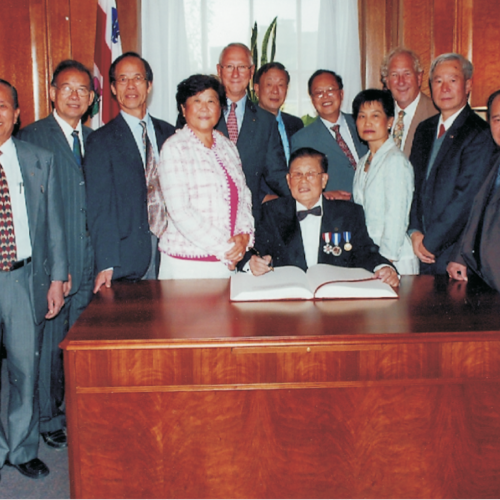 第一届华总会主席李植荣先生获市政府颁发勋章